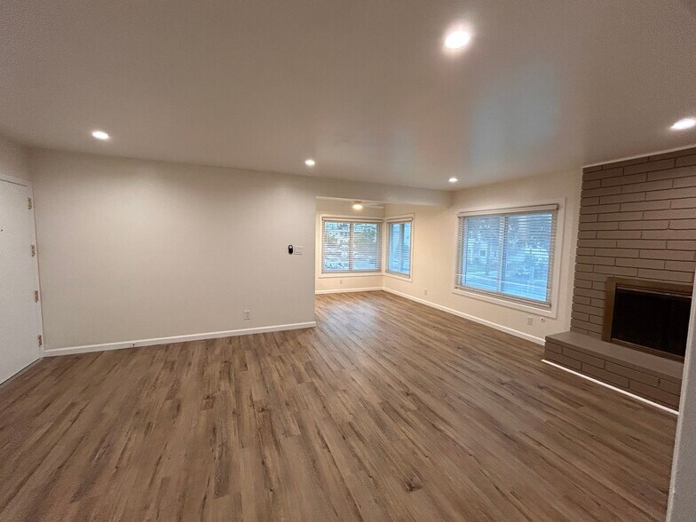 Building Photo - 701 S Osage Ave