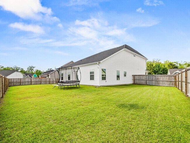 Building Photo - Towne Pointe Community
