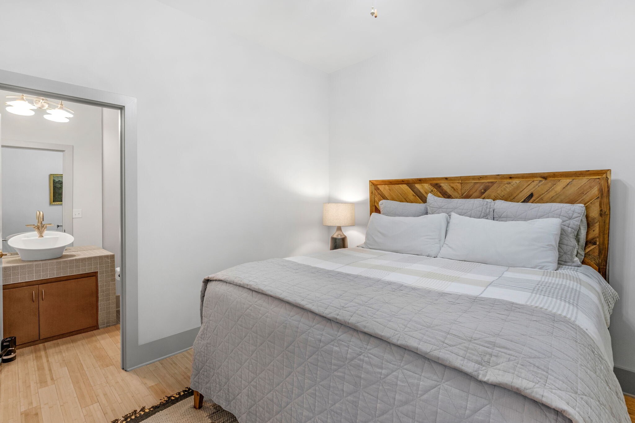 Building Photo - 525 E 34th St