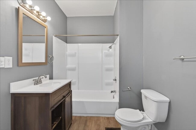 Building Photo - 108 W Broad St