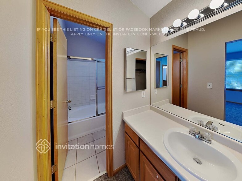 Building Photo - 8736 Greengrass Way