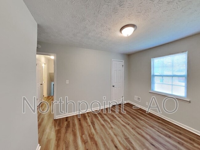 Building Photo - 2741 Oxford Dr