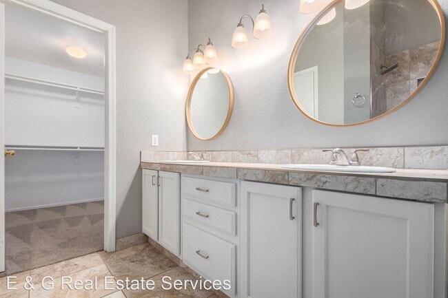 Building Photo - 3 br, 2 bath House - 3431 E Menadota Dr