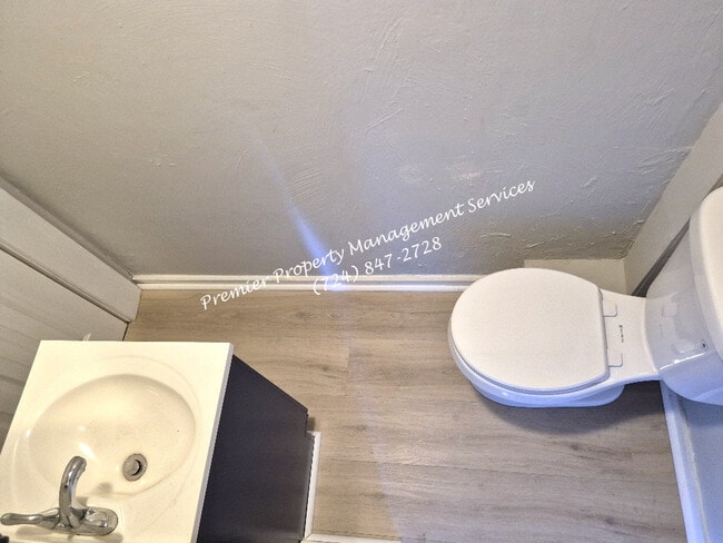 Building Photo - 407 Morton Ave