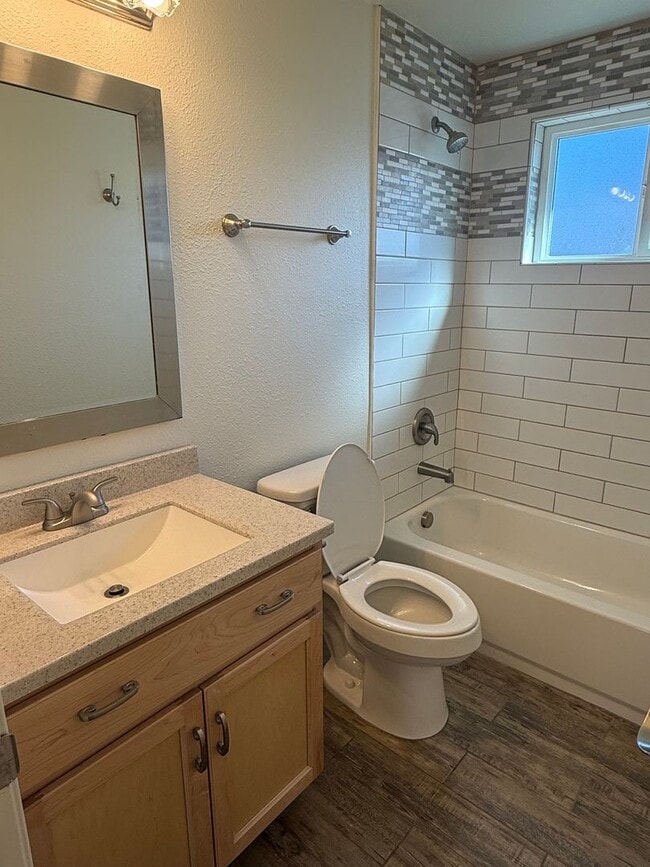 Building Photo - 1444 NW Canyon Dr