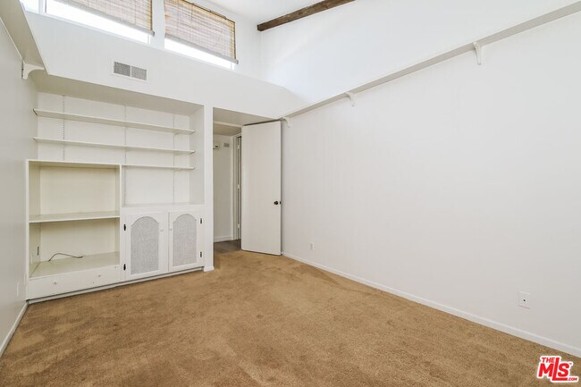 Building Photo - 11805 Mayfield Ave