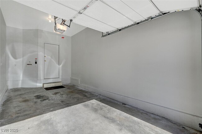 Building Photo - 9140 Forest Willow Ave