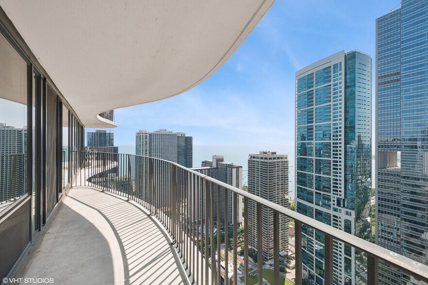 Building Photo - 221 N Columbus Dr
