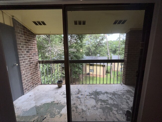 Building Photo - 1212 Schaub Dr