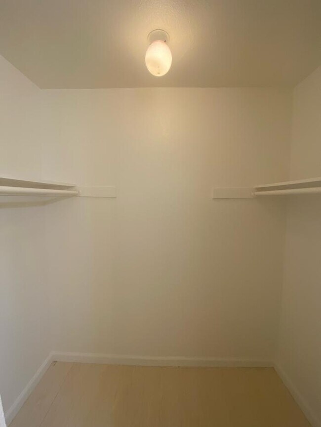 Building Photo - 2 bedroom in San Rafael CA 94901