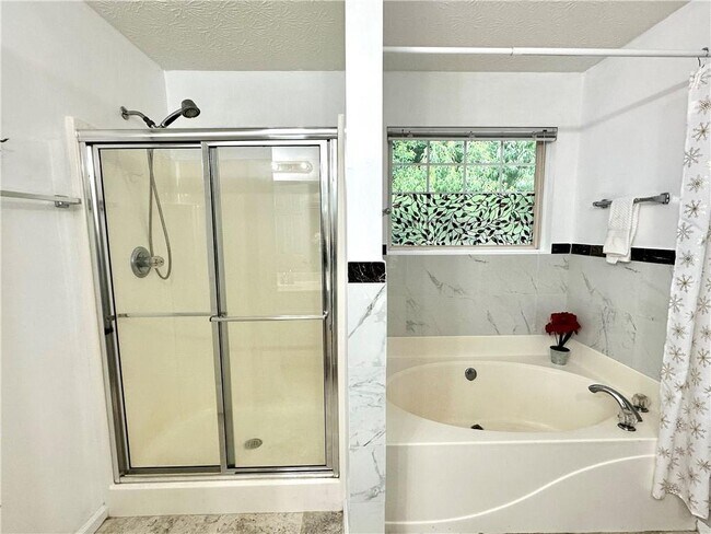 Building Photo - 575 Chandon Way