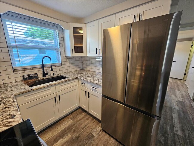 Building Photo - 4849 Camphor Ave