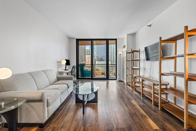 Building Photo - 330 N Jefferson St