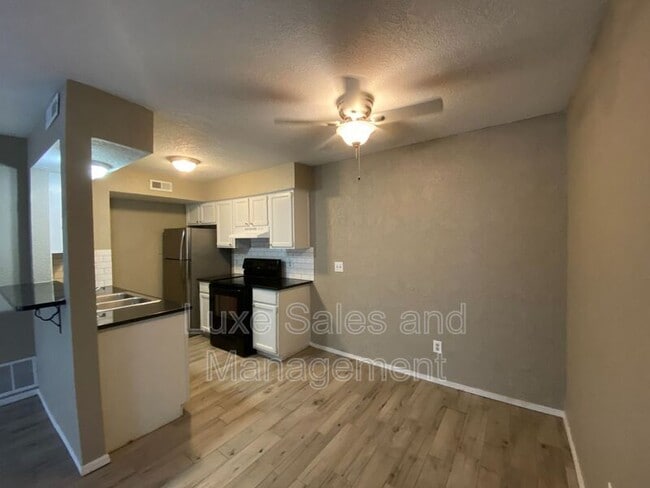 Building Photo - 3200 W Britton Rd