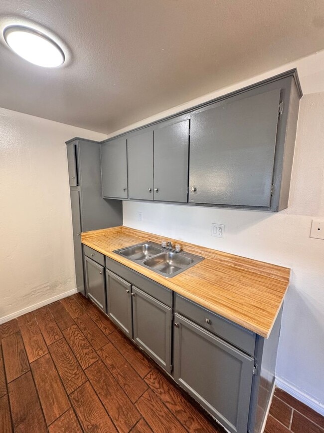 Building Photo - 17441 Jacquelyn Ln
