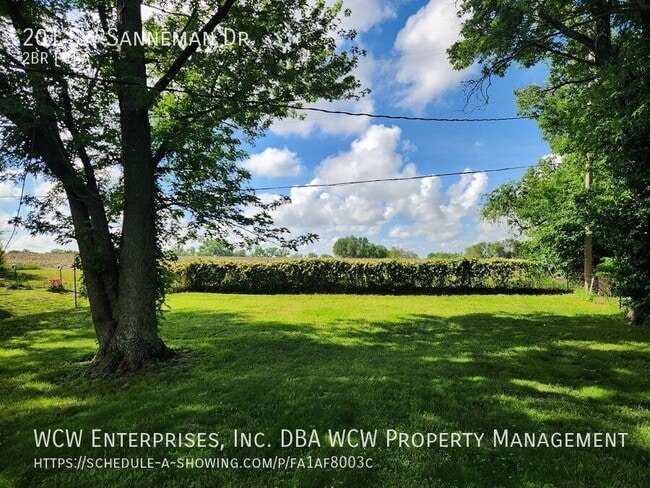 Building Photo - 201 SW Sanneman Dr