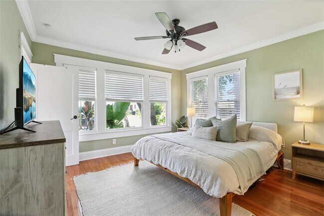 Building Photo - 712 E Caracas St