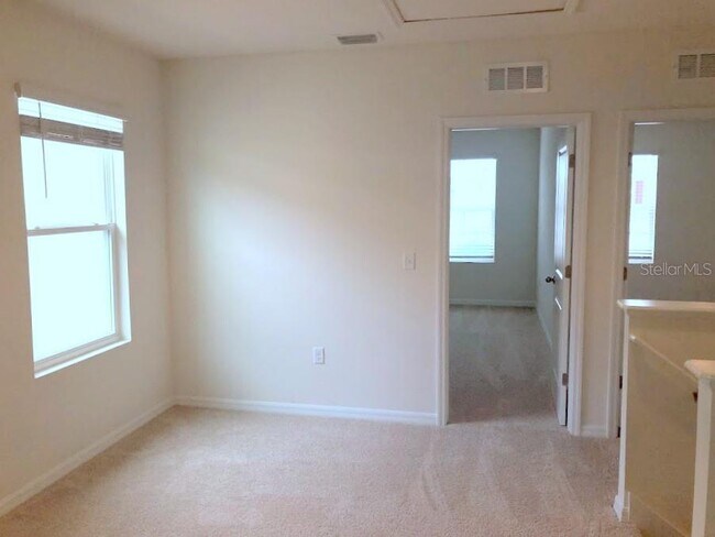 Building Photo - 11150 Leland Groves Dr