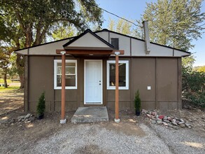 Building Photo - Now renting 2 bedroom House