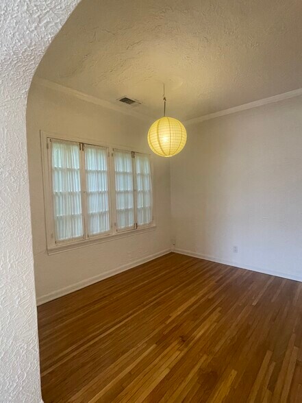 Building Photo - 642 1/2 Maltman Ave