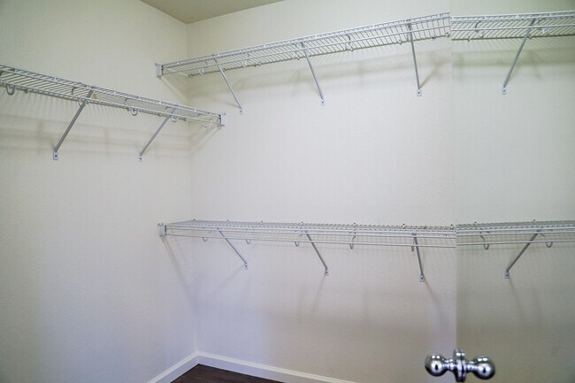 Building Photo - Beautiful and Spacious Home with Three Bedrooms Amazing Loft & Bonus Room!