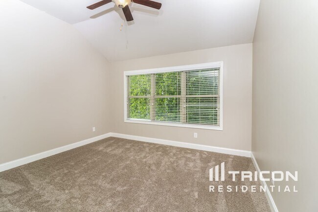 Building Photo - 637 Ireland Ln