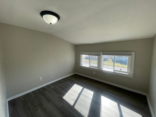 Building Photo - 3 bedroom 1 bath You will love coming Home