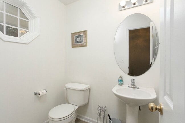 Building Photo - Nice house in SW Durham with fenced yard and scenic view!