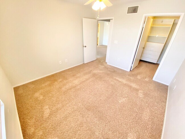 Building Photo - BEAUTIFUL 1 BEDROOM CONDO IN GATED COMMUNITY WITH POOL, SPA & CLUBHOUSE