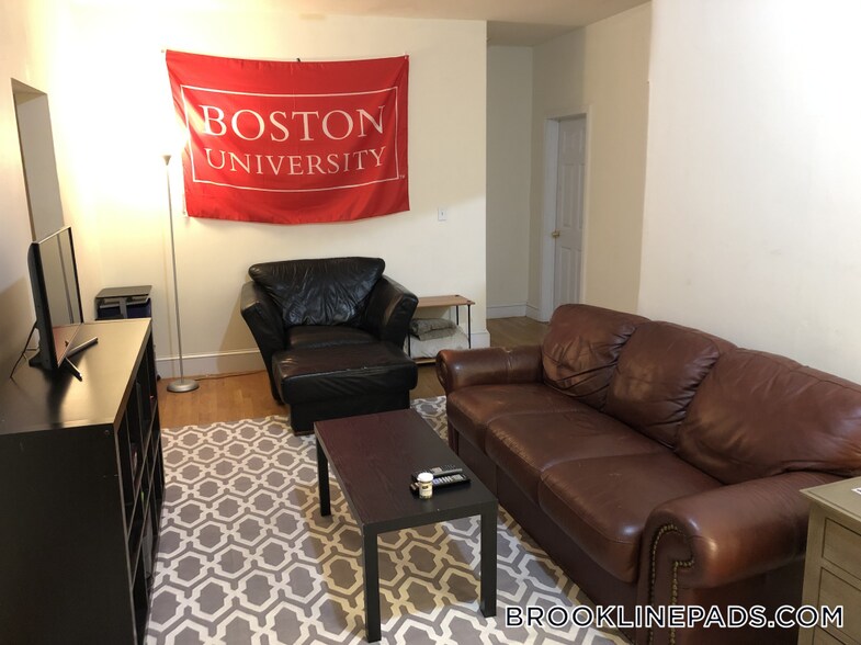 Building Photo - 316 St Paul St