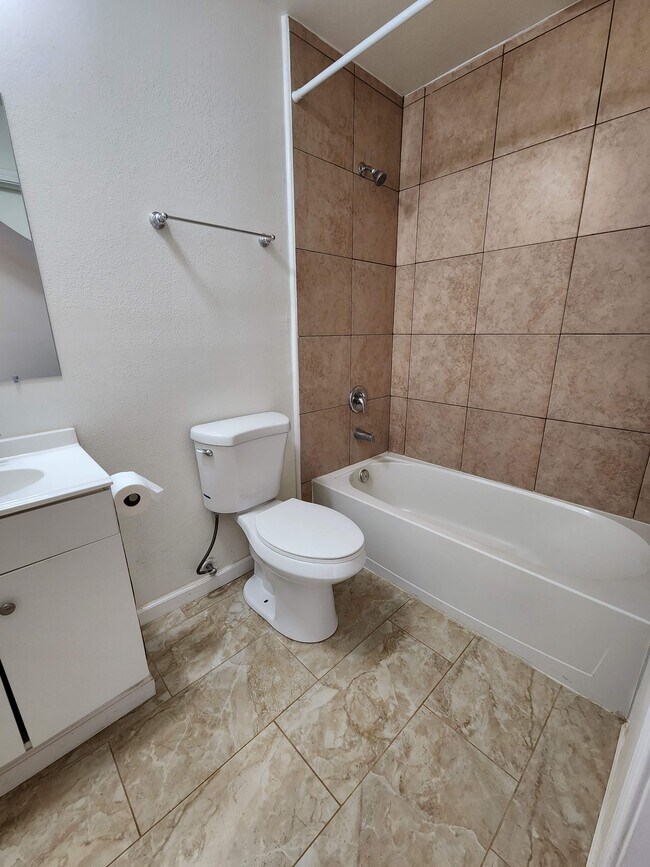 Building Photo - 155 Amberidge Dr