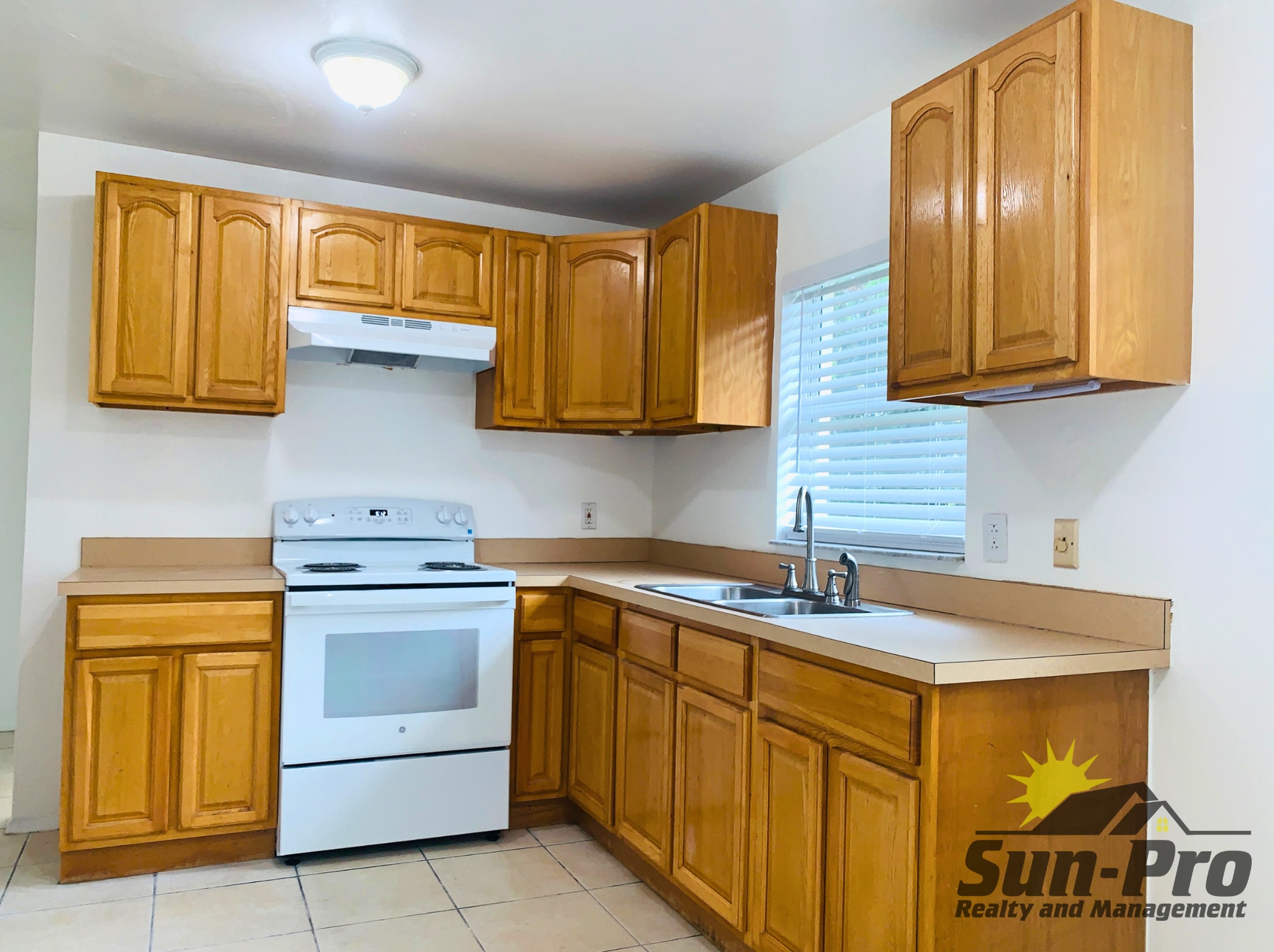 Building Photo - 1965 Nelson Ave