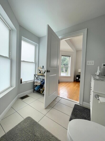 Building Photo - 58 Starbird Ave