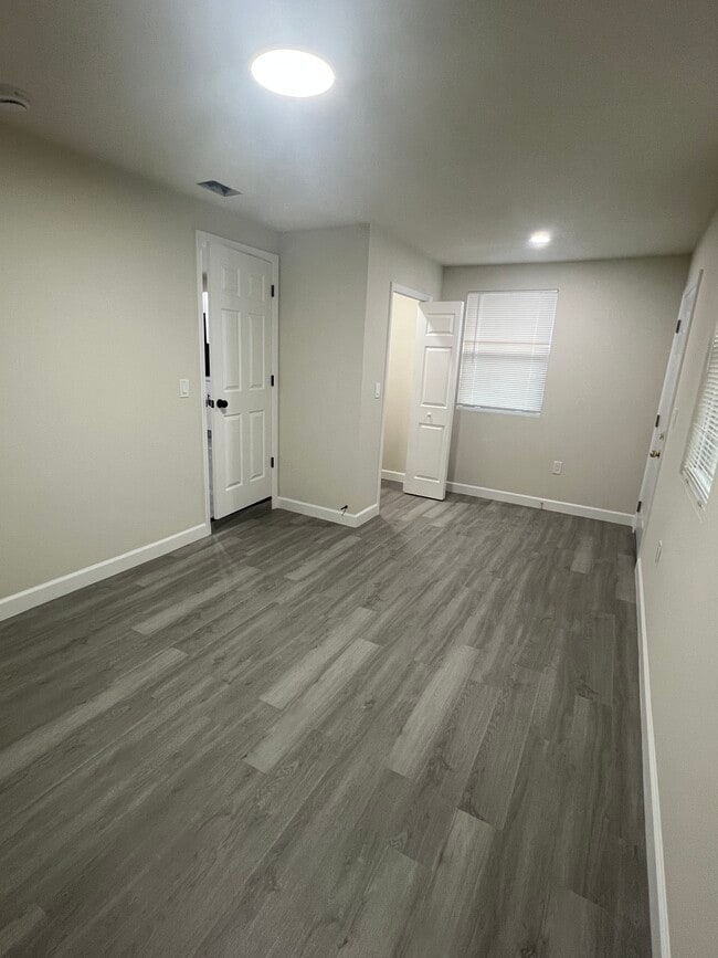 Building Photo - 340 S Osceola St