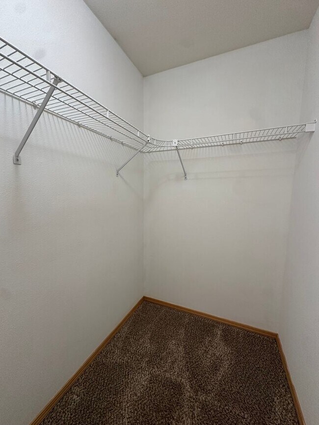 Building Photo - Ranch Style Home in NE Bend!  Fenced in backyard!