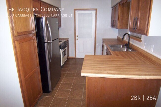 Building Photo - 1330 Carriage Ct