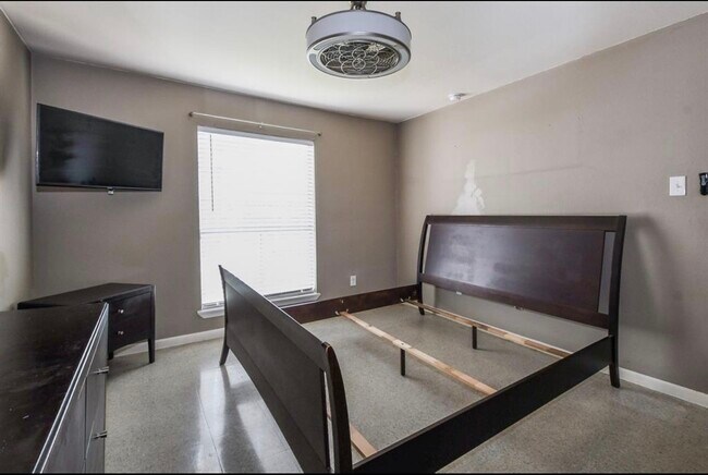 Building Photo - 8529 Hearth Dr