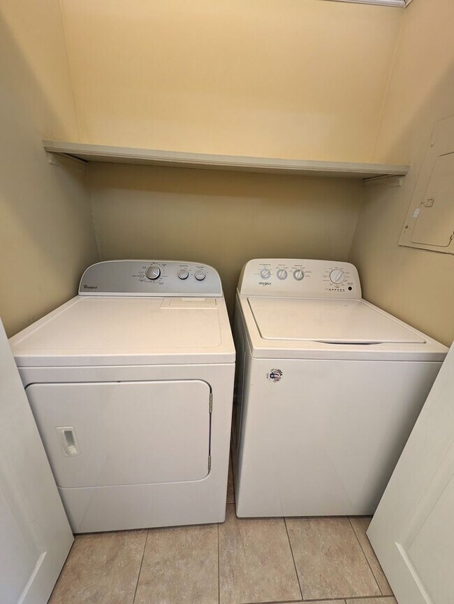 Building Photo - Shannon Park ! 3 Bedroom!  100% Upgraded