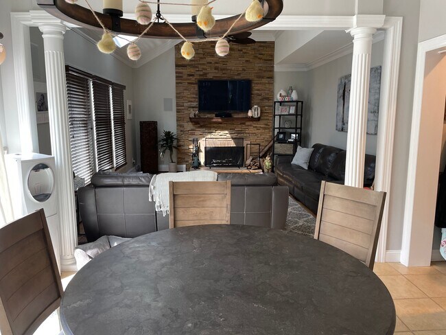 Building Photo - 25 Baldwin Ave