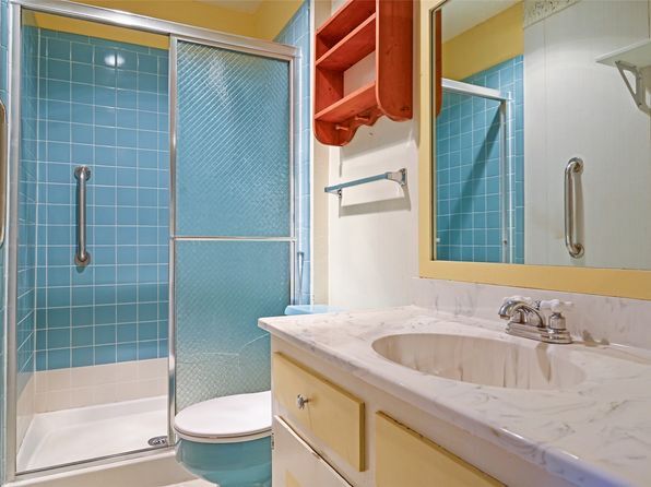 Building Photo - 3055 Trinity Dr