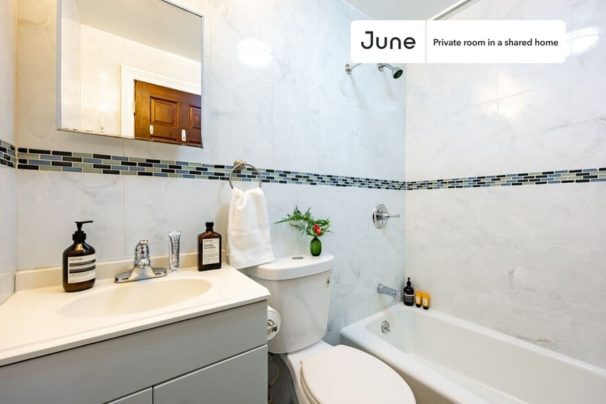 Building Photo - Welcoming ROOM at The Parkside House