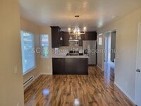 Building Photo - 1506 Parkway Dr