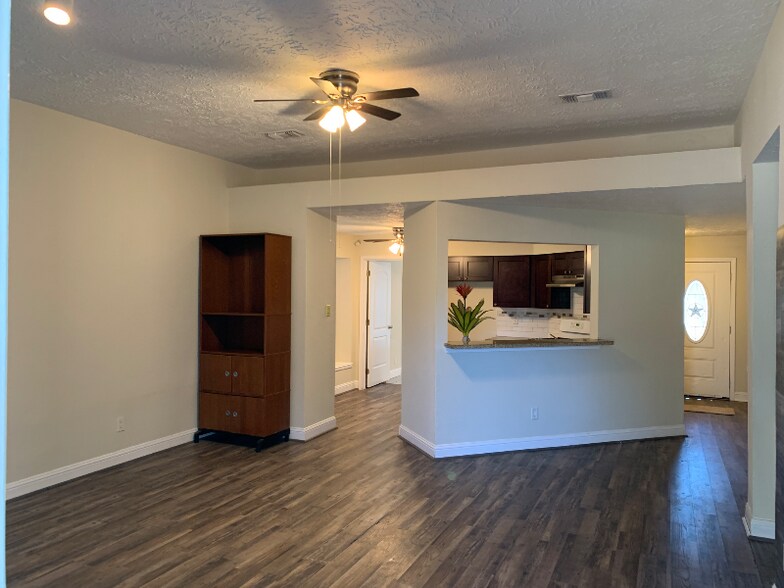 Building Photo - 13246 Sharpbill Dr