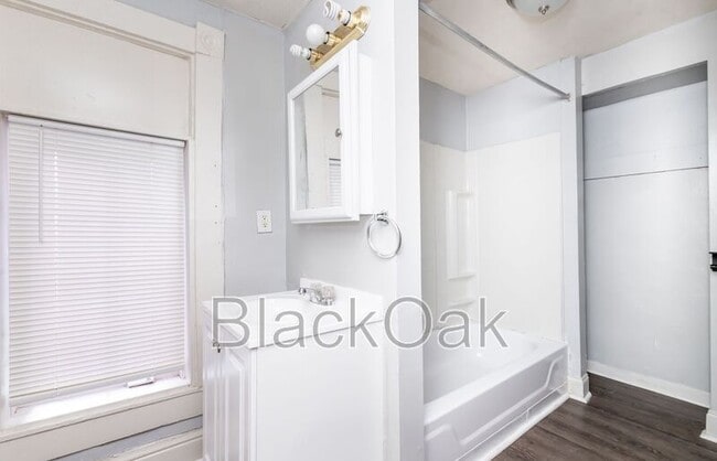 Building Photo - 917 Watt St