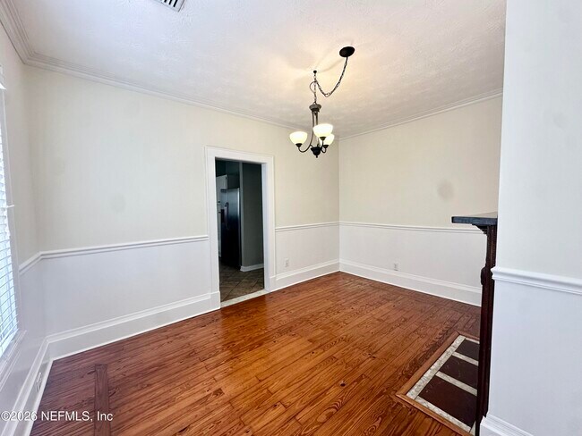 Building Photo - 3867 Herschel St