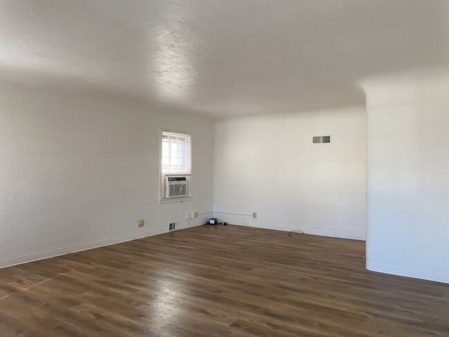 Building Photo - 2 Bed / 2 Bath Home - Close to UNC