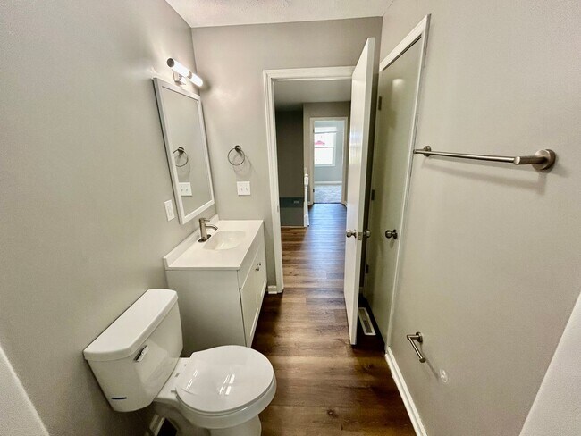 Building Photo - Modern 3BR Apartment in Richmond