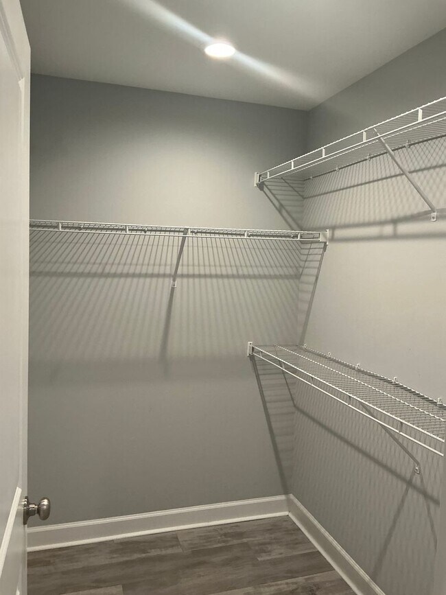 Building Photo - 600 A Colonelette Dr