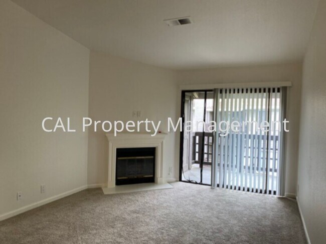 Building Photo - 2 bedroom 2 bathroom condo on North Salina...