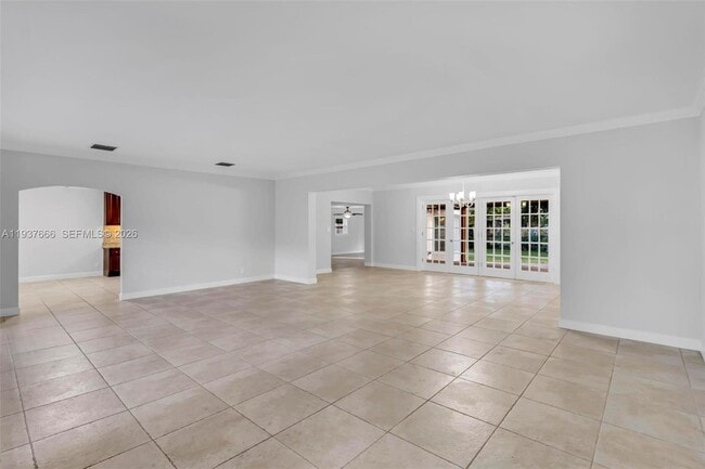 Building Photo - 812 Holly Ln